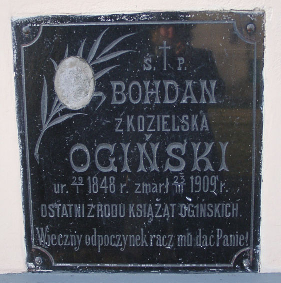 Lenta Bohdanui Oginskiui ant Rietavo koplyčios. Danutės Mukienės nuotrauka.