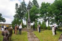 Tremtinių ir partizanų atminimo memorialų lankymas Rietavo kapinėse. O. Gricienės foto.