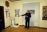 Parodą skirtą jubiliejinei Vasario 16-ajai pristato muziejaus direktorius Vytas Rutkauskas